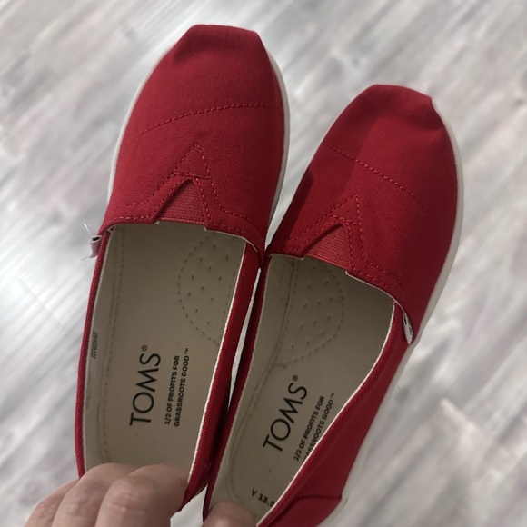 Toms Other - Toms Red Flats Classic Canvas Loafers in kids size 13.5